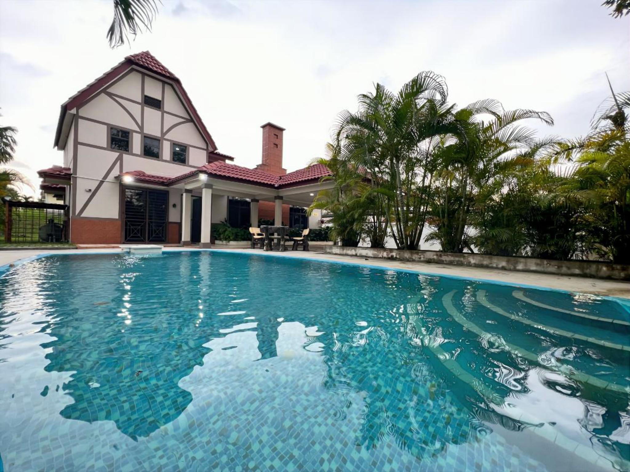 Fong Homestay private homestay with swimming pool at A'Famosa Resort, Melaka