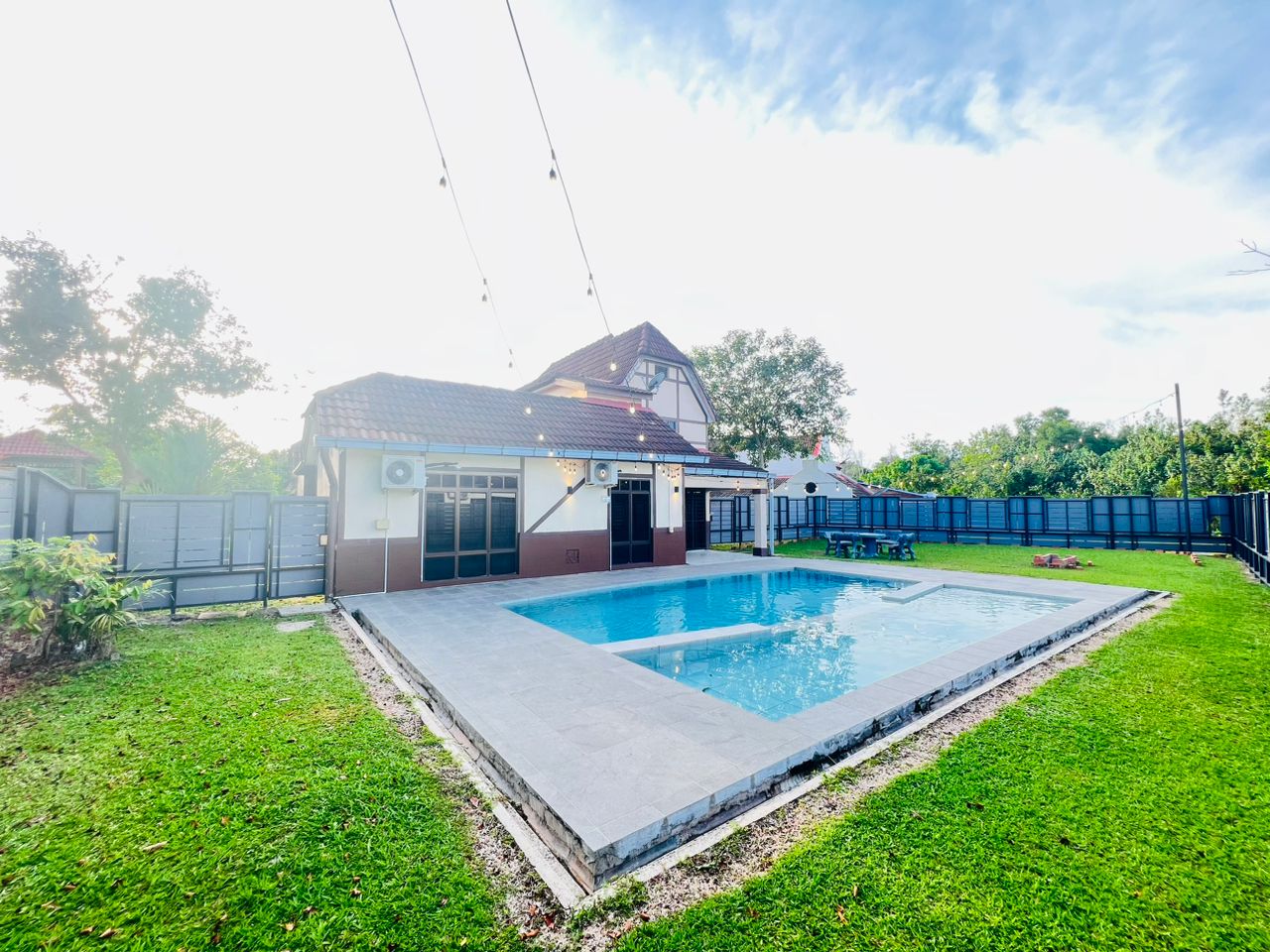 Fong Homestay private homestay with swimming pool at A'Famosa Resort, Melaka