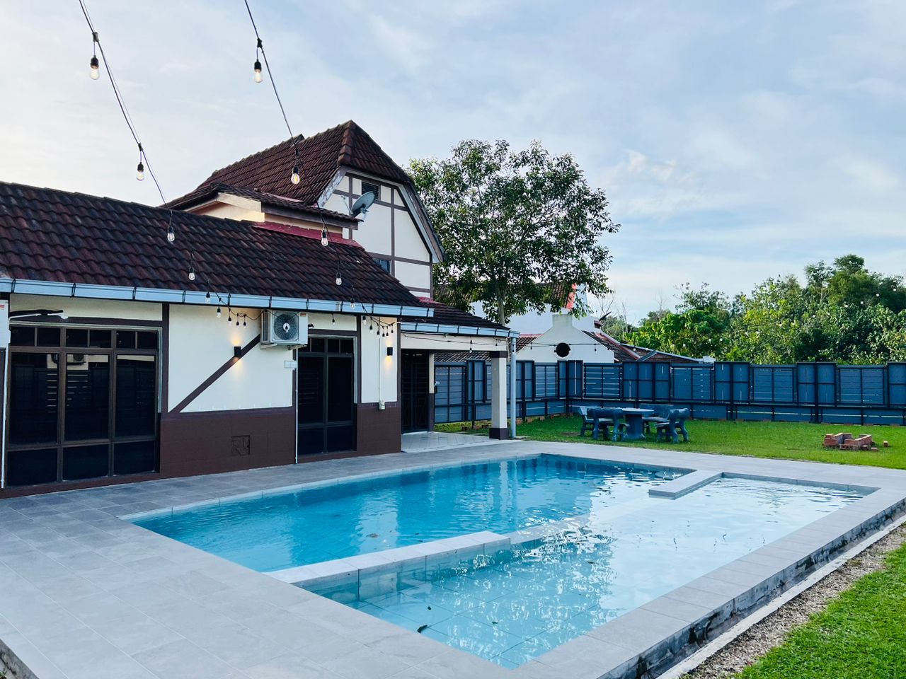 Fong Homestay private homestay with swimming pool at A'Famosa Resort, Melaka