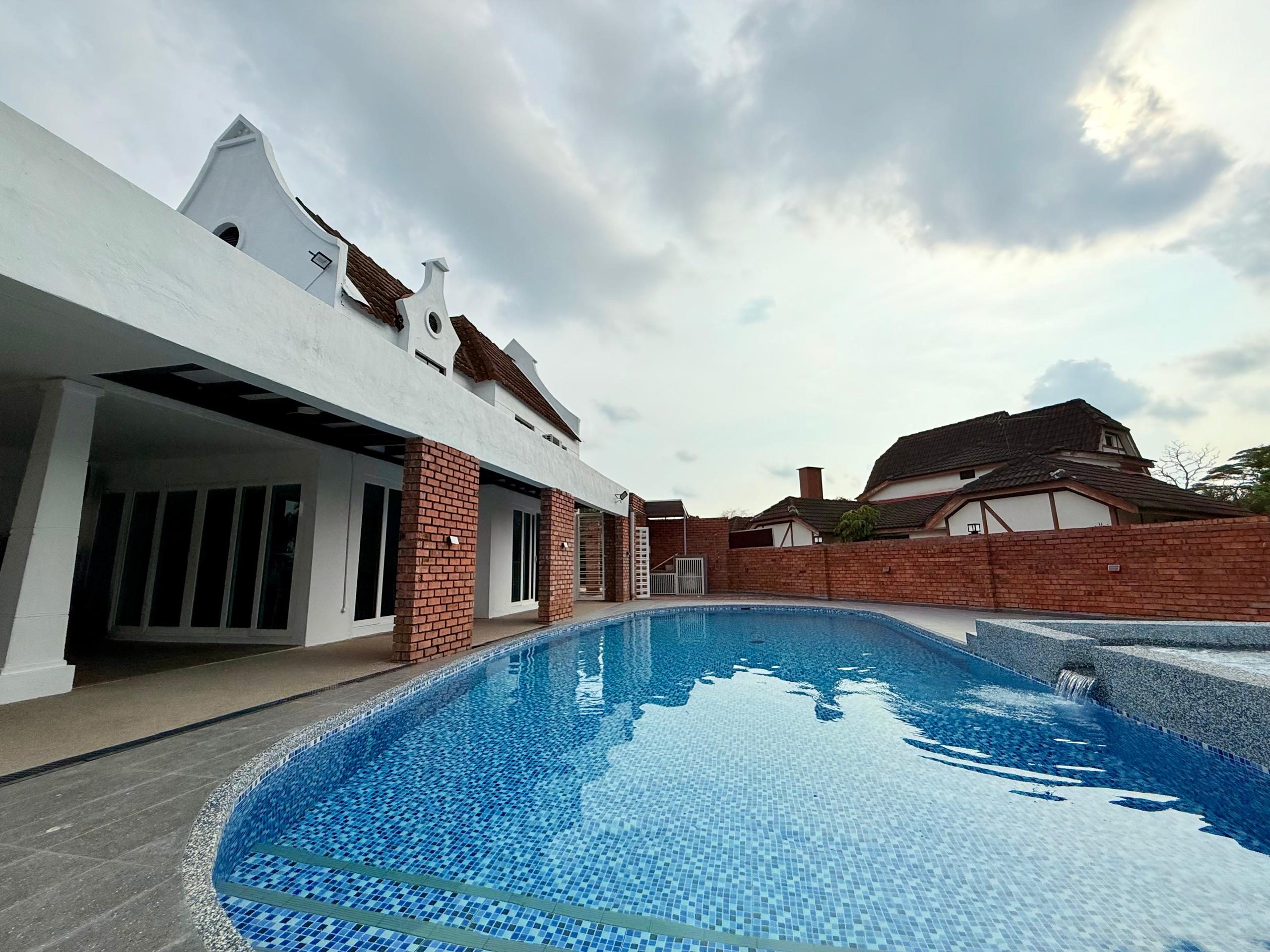 Fong Homestay private homestay with swimming pool at A'Famosa Resort, Melaka