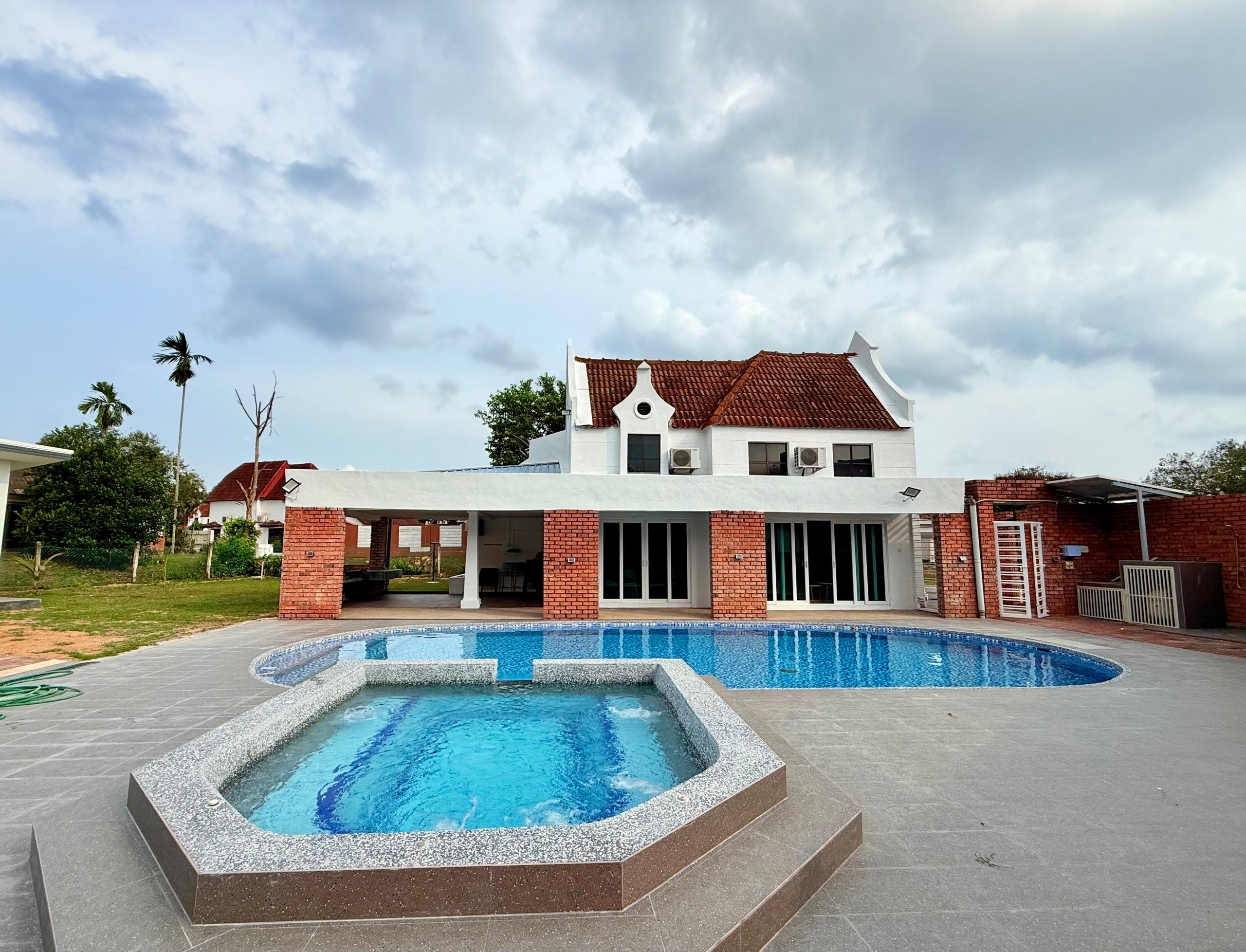 Fong Homestay private homestay with swimming pool at A'Famosa Resort, Melaka
