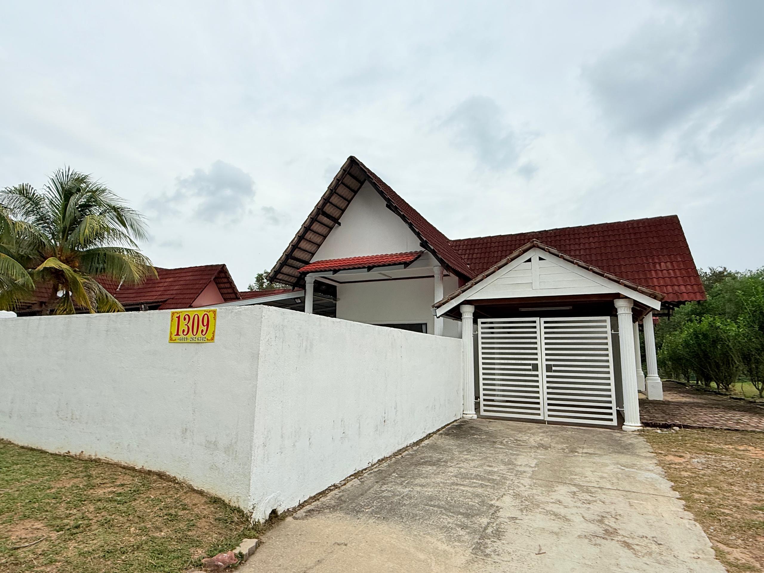 Fong Homestay private homestay with swimming pool at A'Famosa Resort, Melaka