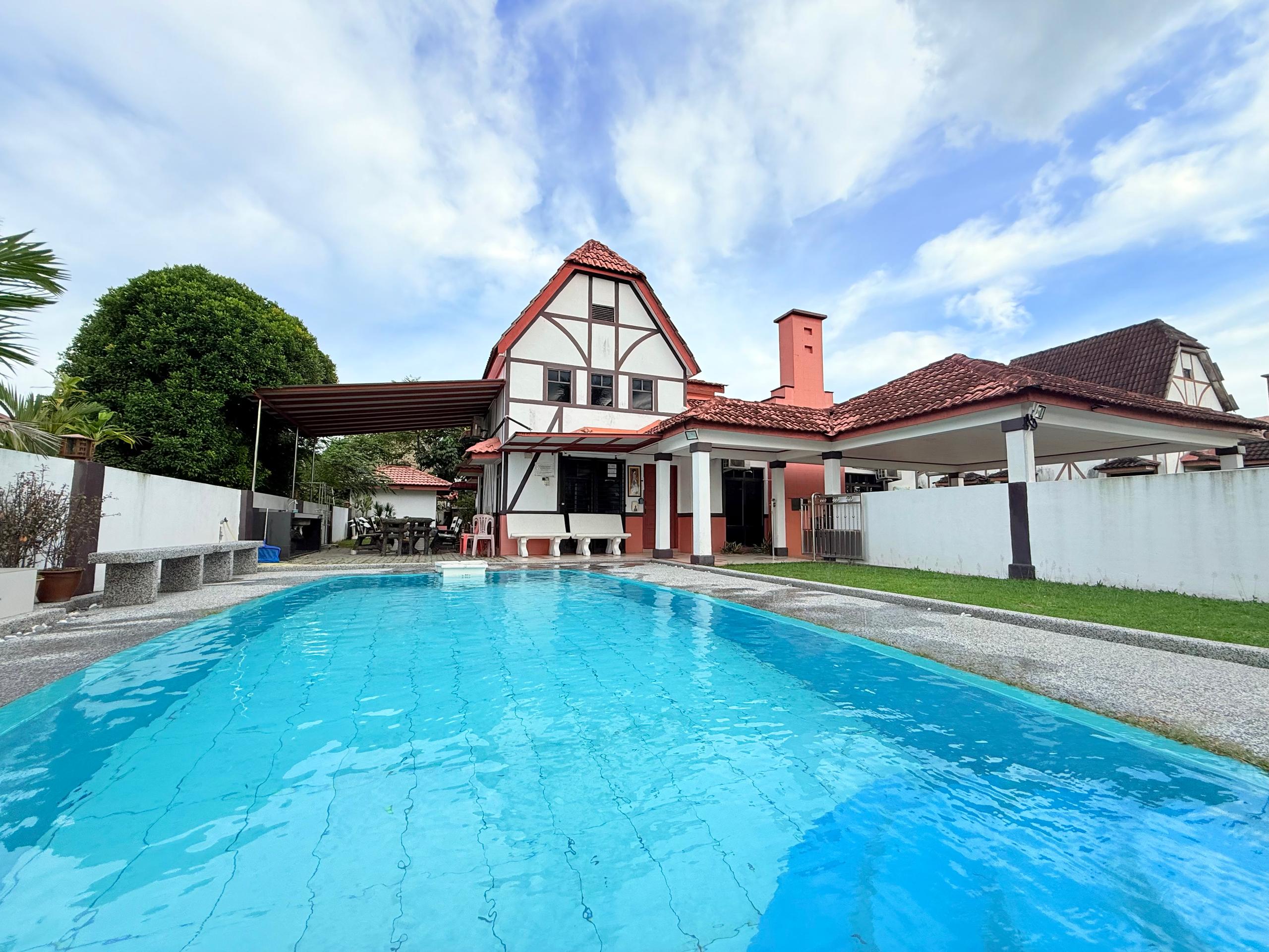 Fong Homestay private homestay with swimming pool at A'Famosa Resort, Melaka