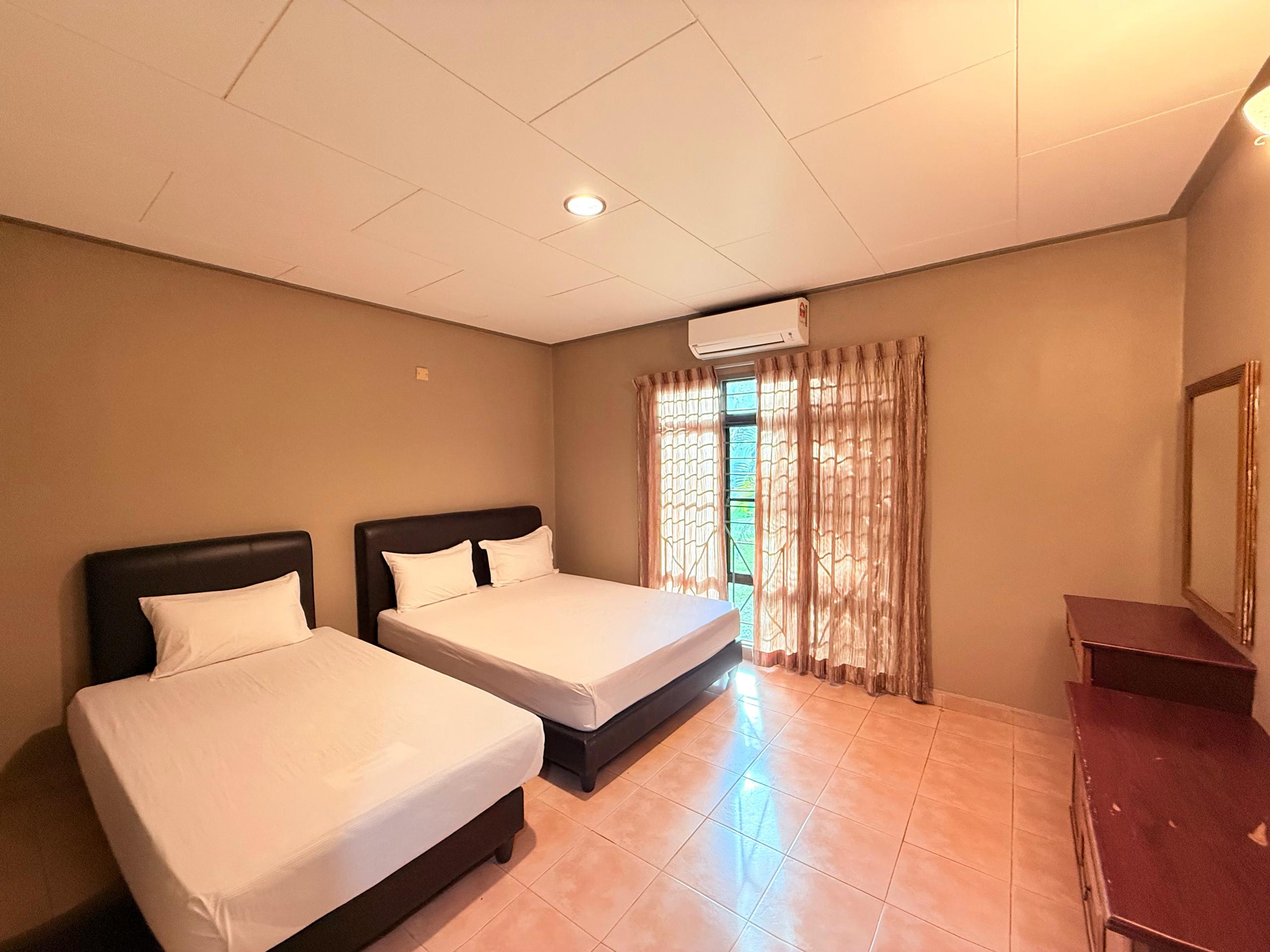 Fong Homestay private homestay with swimming pool at A'Famosa Resort, Melaka