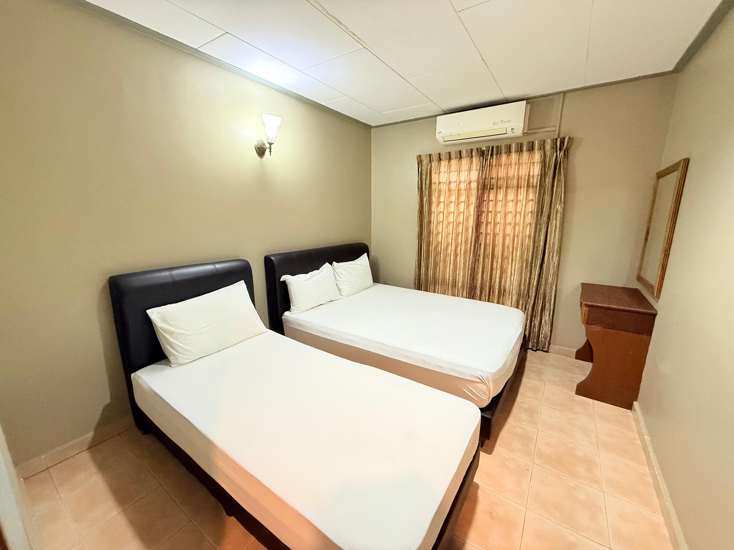 Fong Homestay private homestay with swimming pool at A'Famosa Resort, Melaka