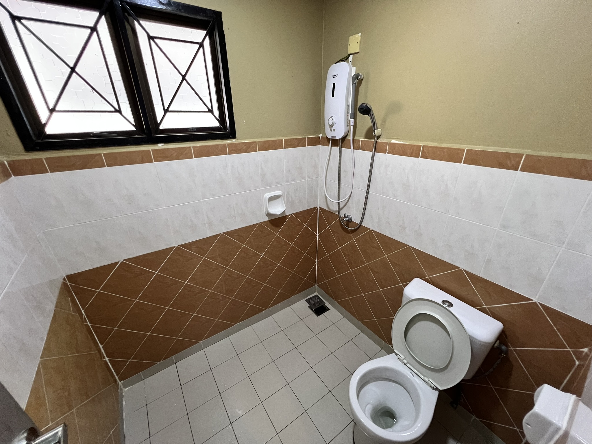 Fong Homestay private homestay with swimming pool at A'Famosa Resort, Melaka