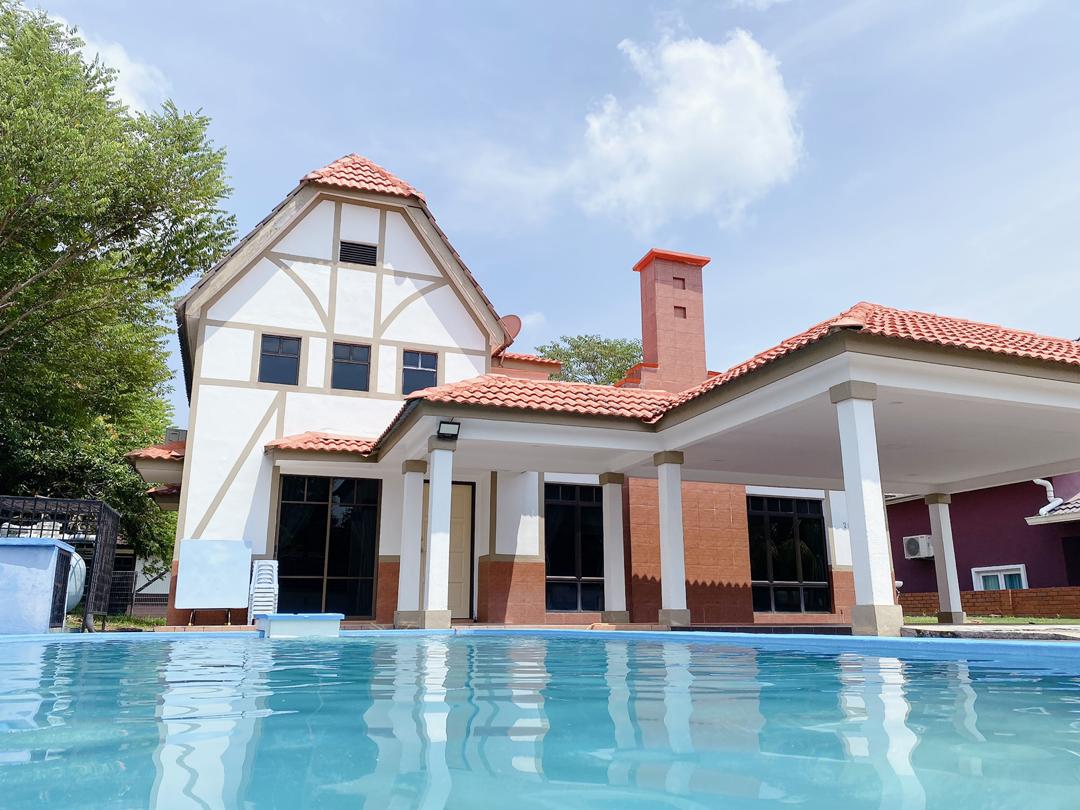 Fong Homestay private homestay with swimming pool at A'Famosa Resort, Melaka