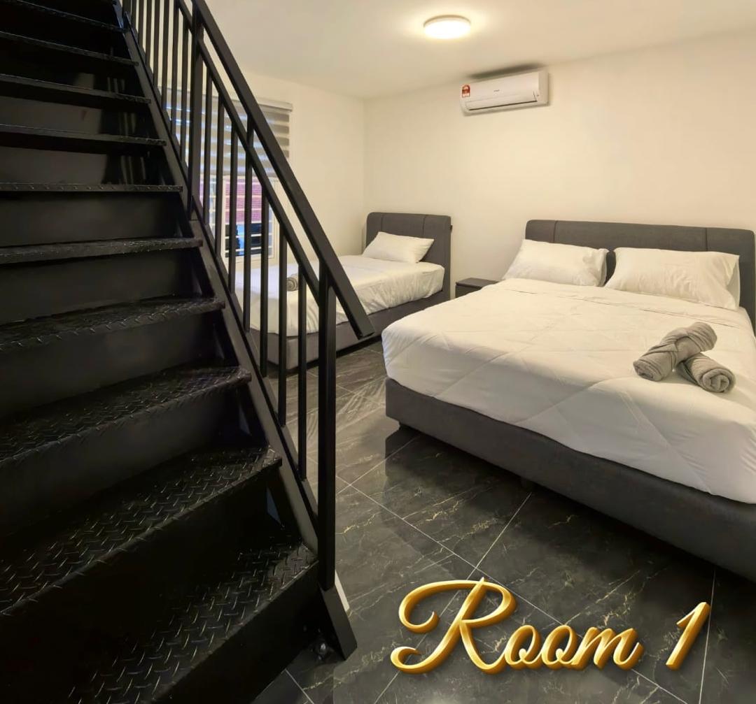 Fong Homestay private homestay with swimming pool at A'Famosa Resort, Melaka