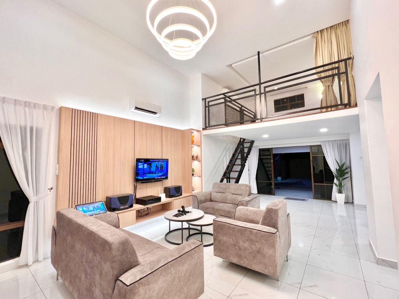 Fong Homestay private homestay with swimming pool at A'Famosa Resort, Melaka