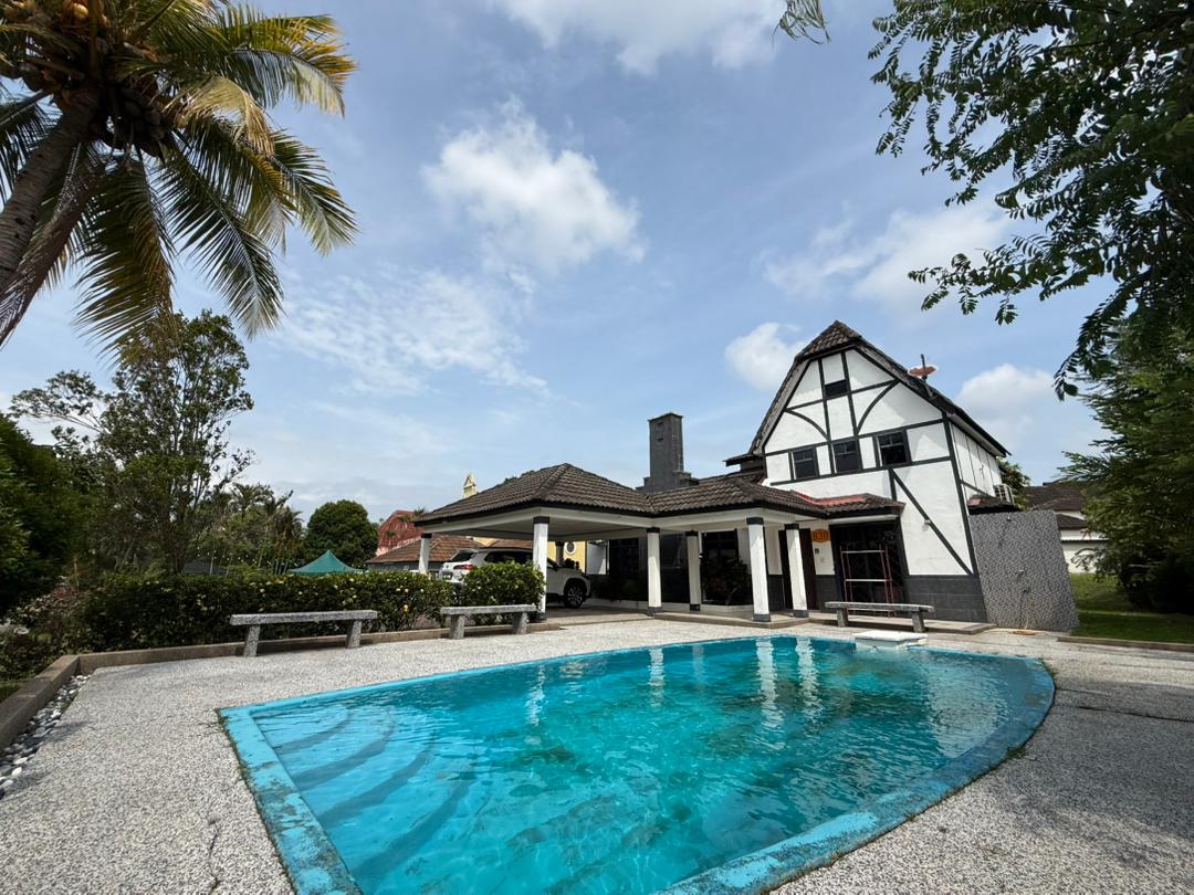 Fong Homestay private homestay with swimming pool at A'Famosa Resort, Melaka