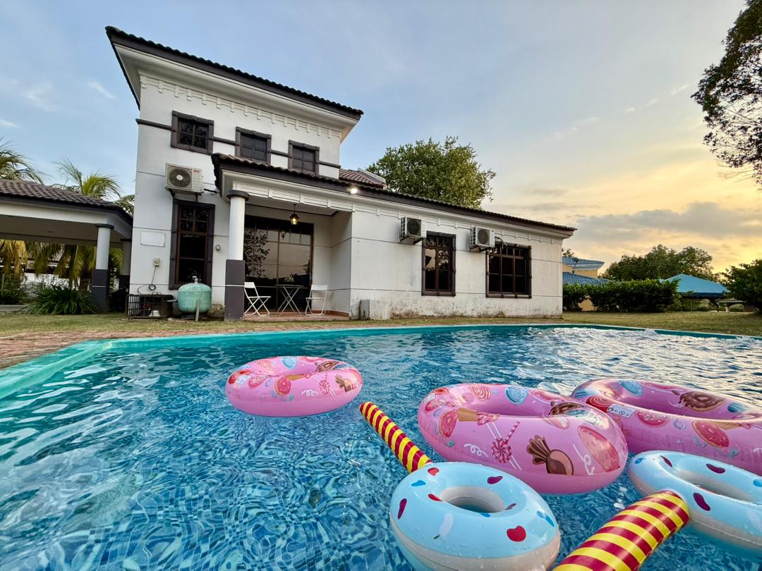 AFamosa Resort, Villa Private pool Homestay