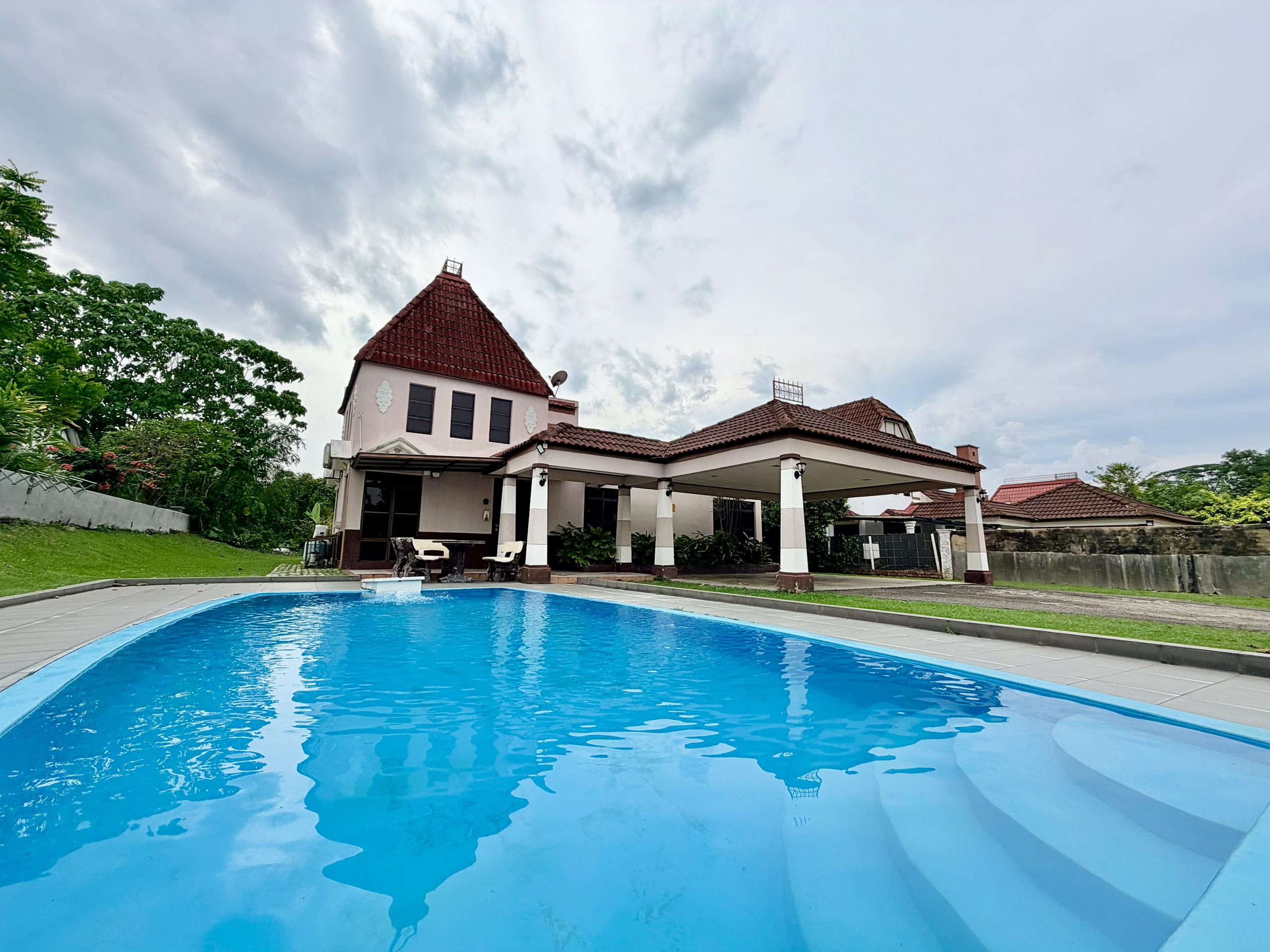 AFamosa Resort, Villa Private pool Homestay